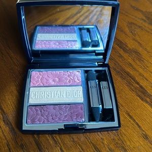 Floral Motif Eye Shadow